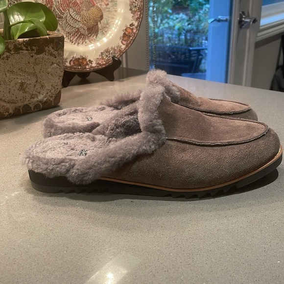 Eileen Fisher genuine, suede, & sherling clogs frost gray like new size  9.5 - Picture 4 of 6